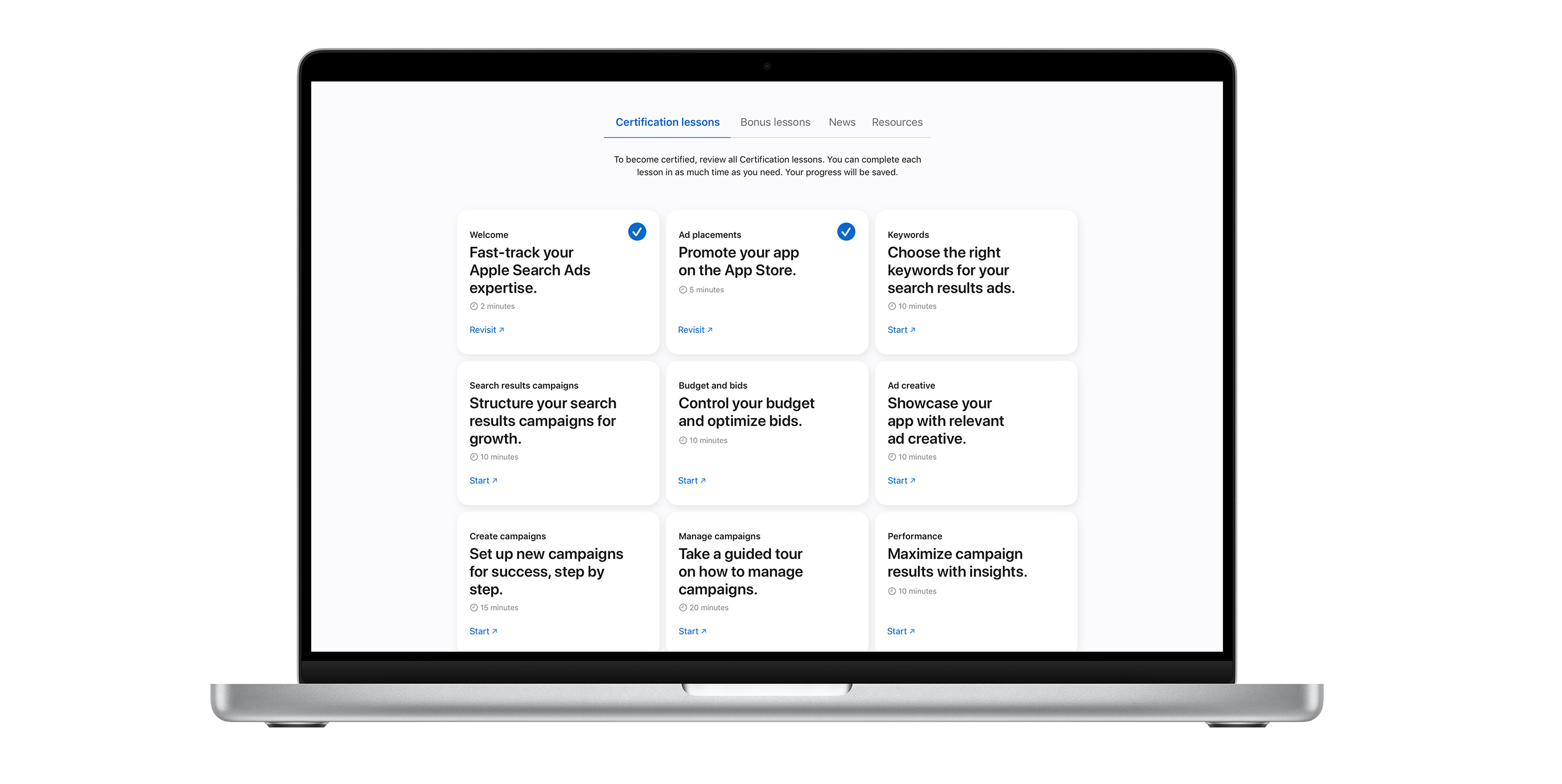 Apple Search Ads 认证课程页面显示 9 个课程模块。 前两节课上有蓝色勾号，表明已完成。
