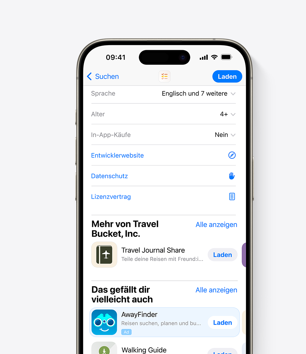 Ein iPhone mit geöffnetem App Store. Eine Anzeige für die Beispiel-App „AwayFinder“ wird unten auf einer Produktseite im App Store angezeigt, wo Nutzer:innen sie sehen können, wenn sie auf der Seite nach unten scrollen.