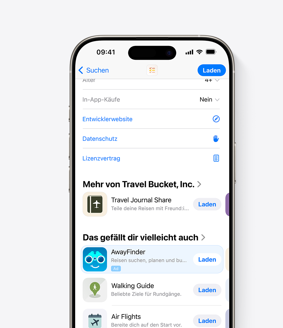Ein iPhone mit geöffnetem App Store. Eine Anzeige für die Beispiel-App „AwayFinder“ wird unten auf einer Produktseite im App Store angezeigt, wo Nutzer:innen sie sehen können, wenn sie auf der Seite nach unten scrollen.