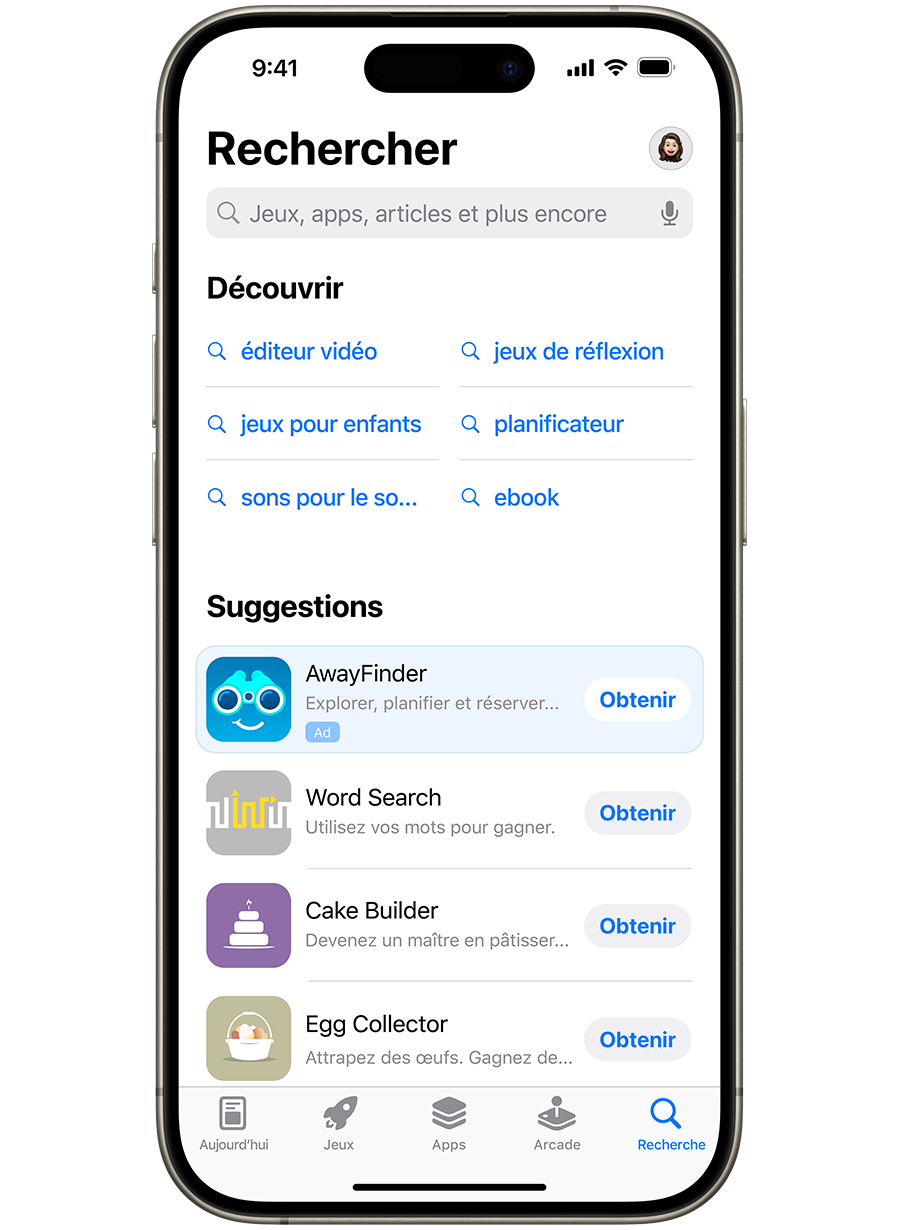Un iPhone avec l’App Store ouvert. Une annonce de l’app fictive AwayFinder affichée dans l’onglet Rechercher en haut de la liste d’apps suggérées.
