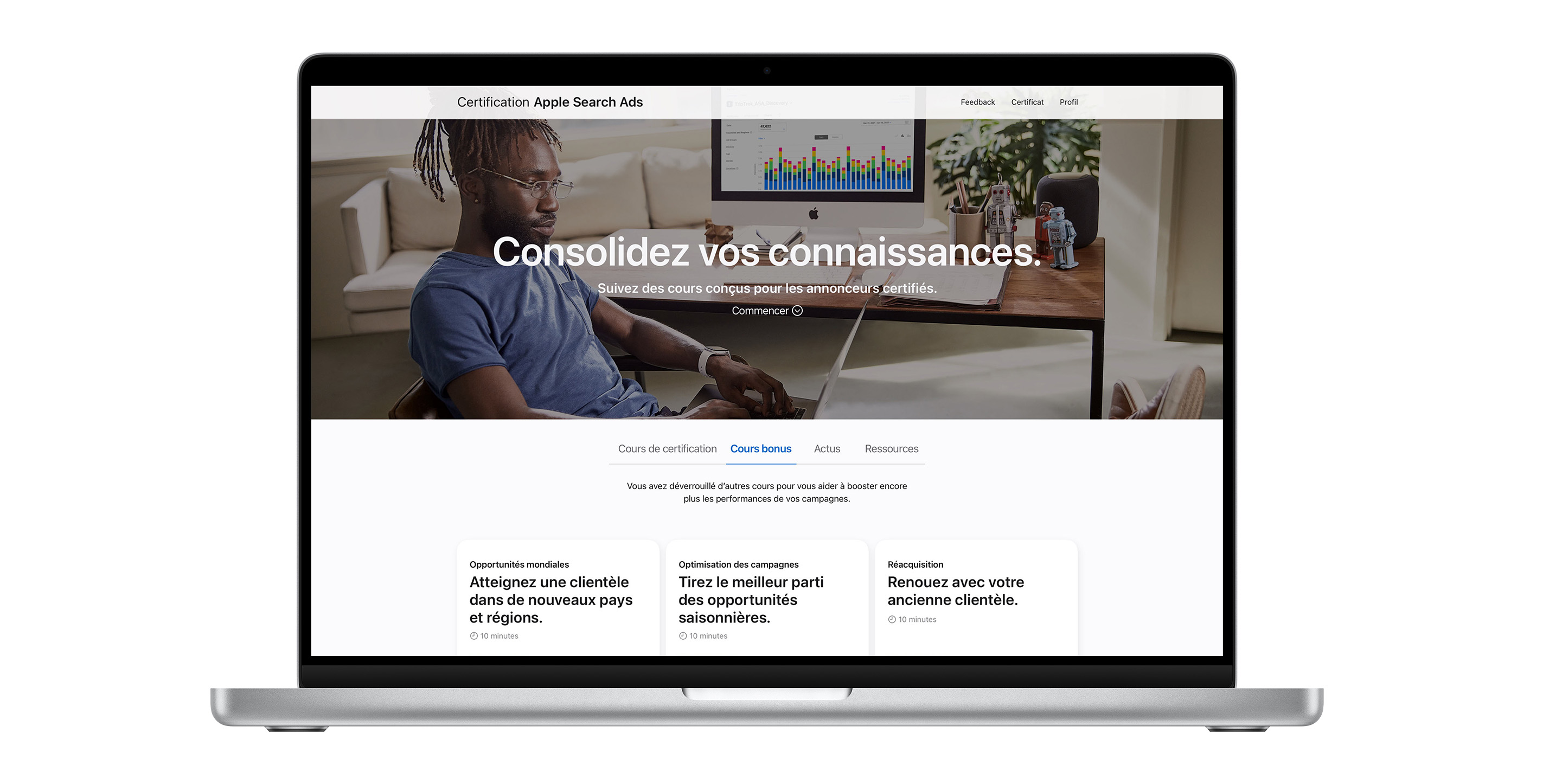 La page de certification Apple Search Ads affichant l’onglet des cours bonus. Il contient trois leçons pour améliorer les performances de vos campagnes.