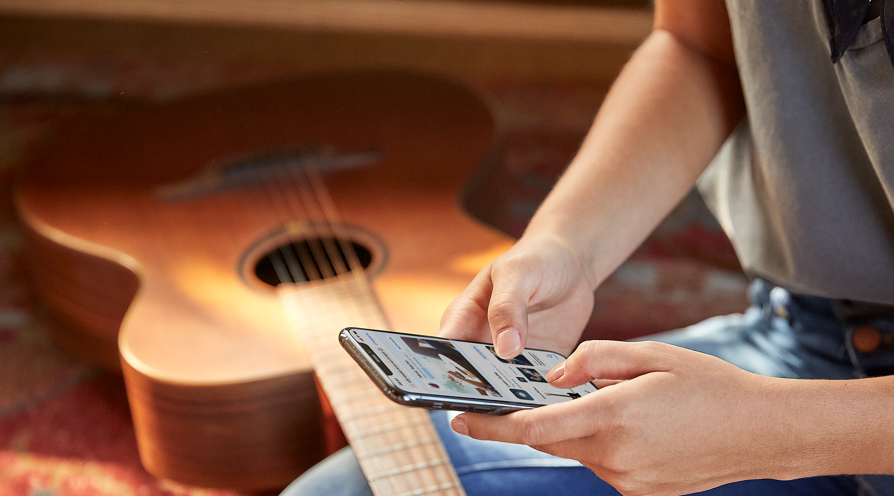 Пользователь ищет музыкальное приложение в App Store