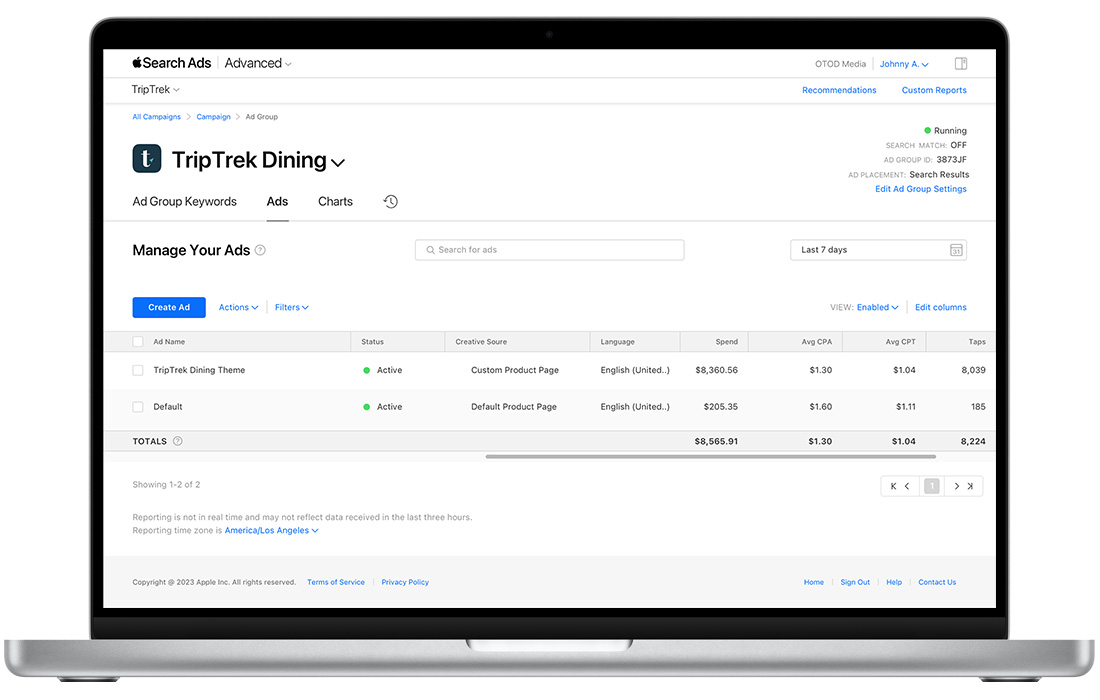 Das Anzeigen-Dashboard für eine Suchergebnis-Anzeigengruppe in Apple Search Ads Advanced mit Berichtskennzahlen für eine Anzeigenvariante und eine Standardanzeige werden angezeigt.